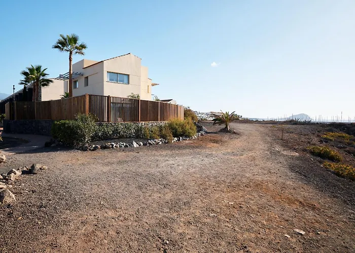 Costera, Mar, Golf Y Muelle Deportivo