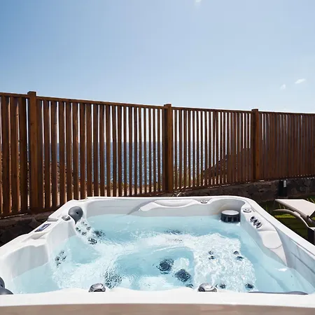 Alpstuga Costera, Mar, Golf Y Muelle Deportivo