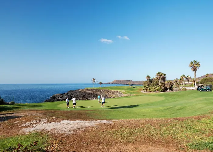 Costera, Mar, Golf Y Muelle Deportivo