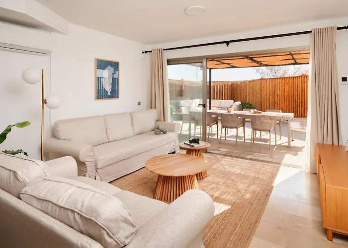Costera, Mar, Golf Y Muelle Deportivo