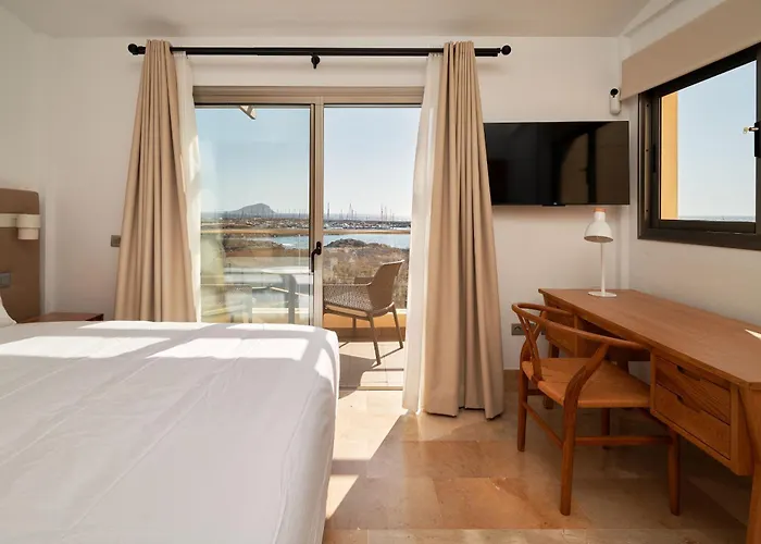 Costera, Mar, Golf Y Muelle Deportivo